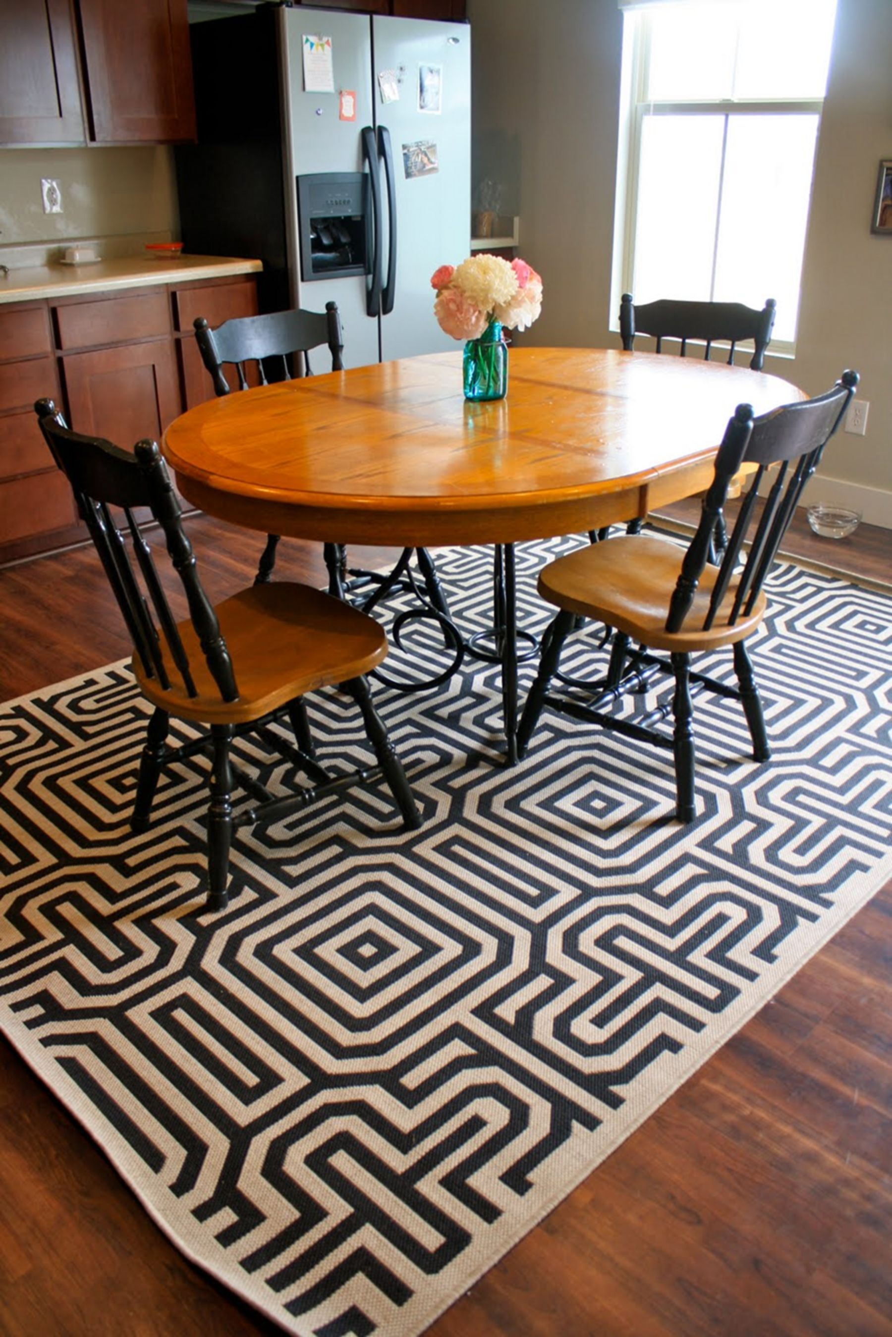 Geometric kitchen carpet design