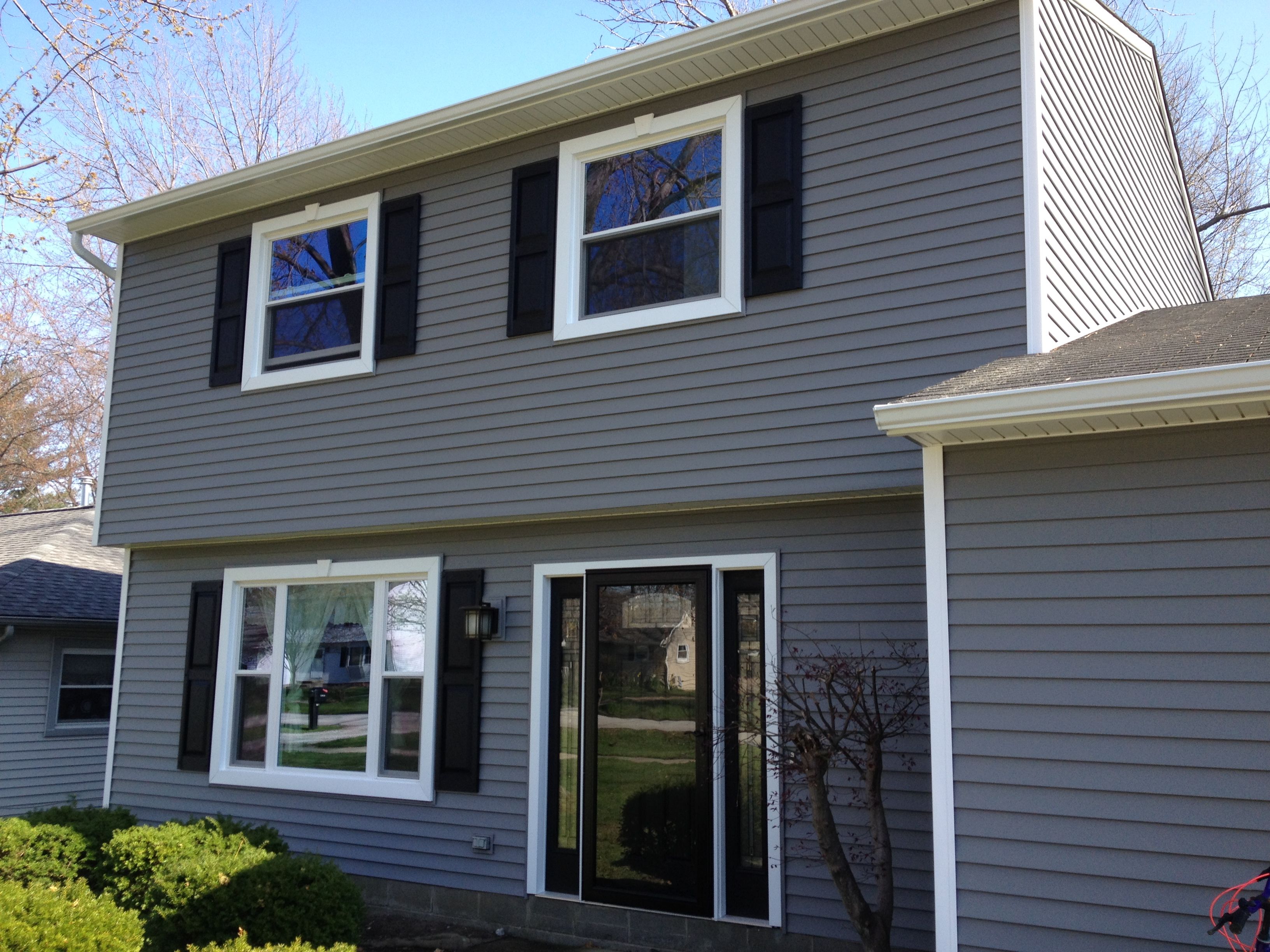 Beautiful CertainTeed American Legend vinyl siding installation in the