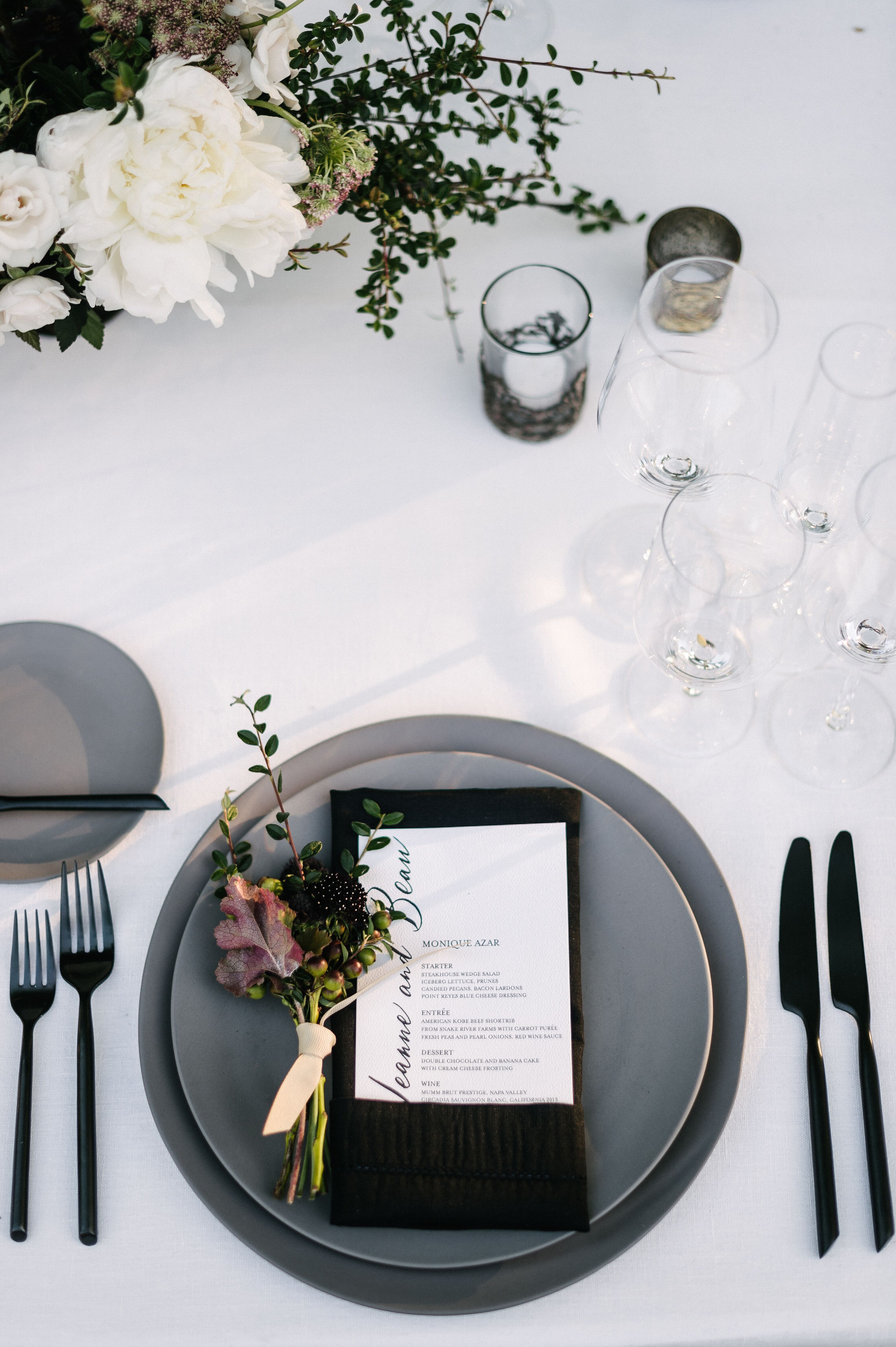 Glam Black, White and Gray Place Settings | Black and white wedding