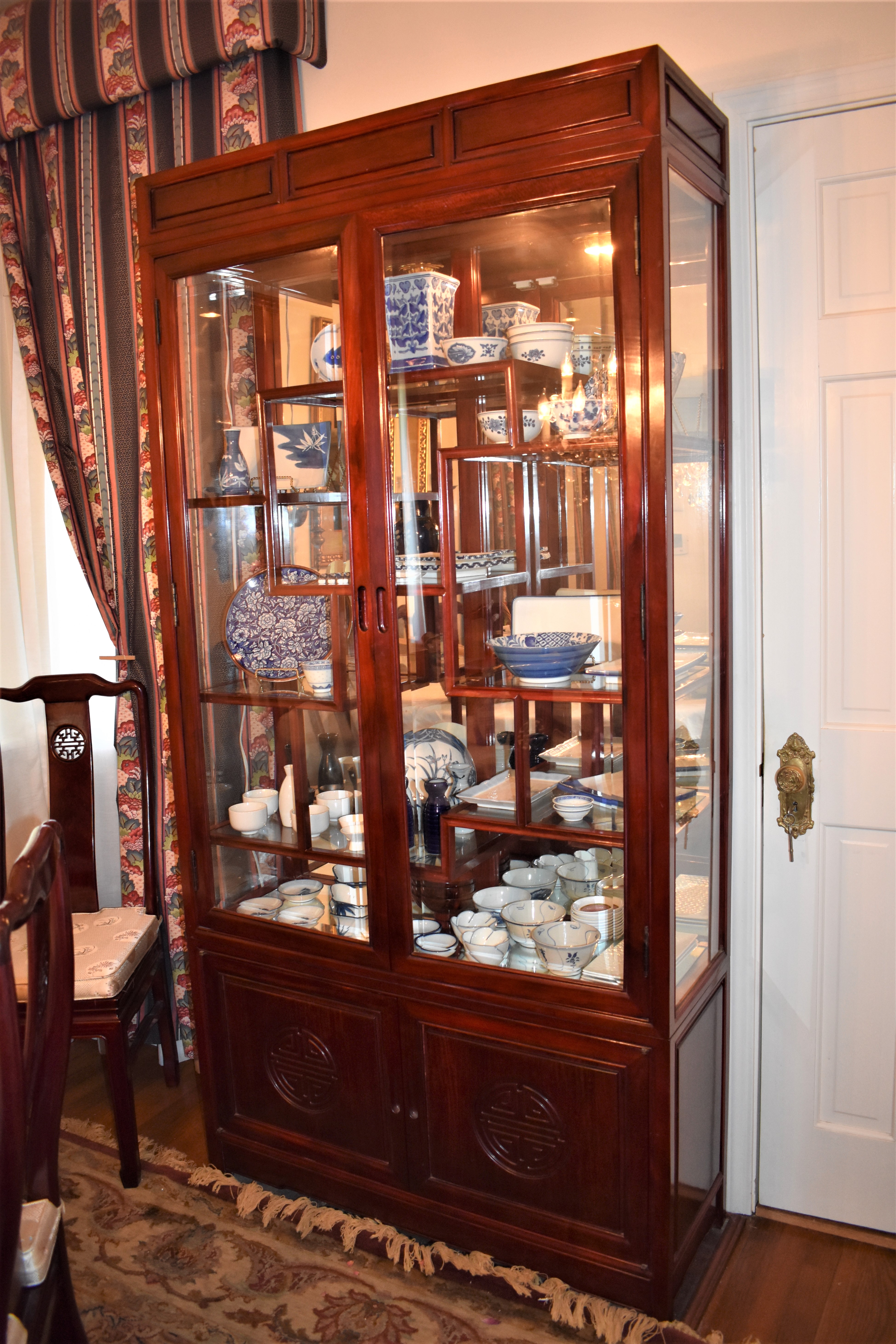 Rose Wood China / Display Cabinet w/Mirror Back & Lights - River Valley