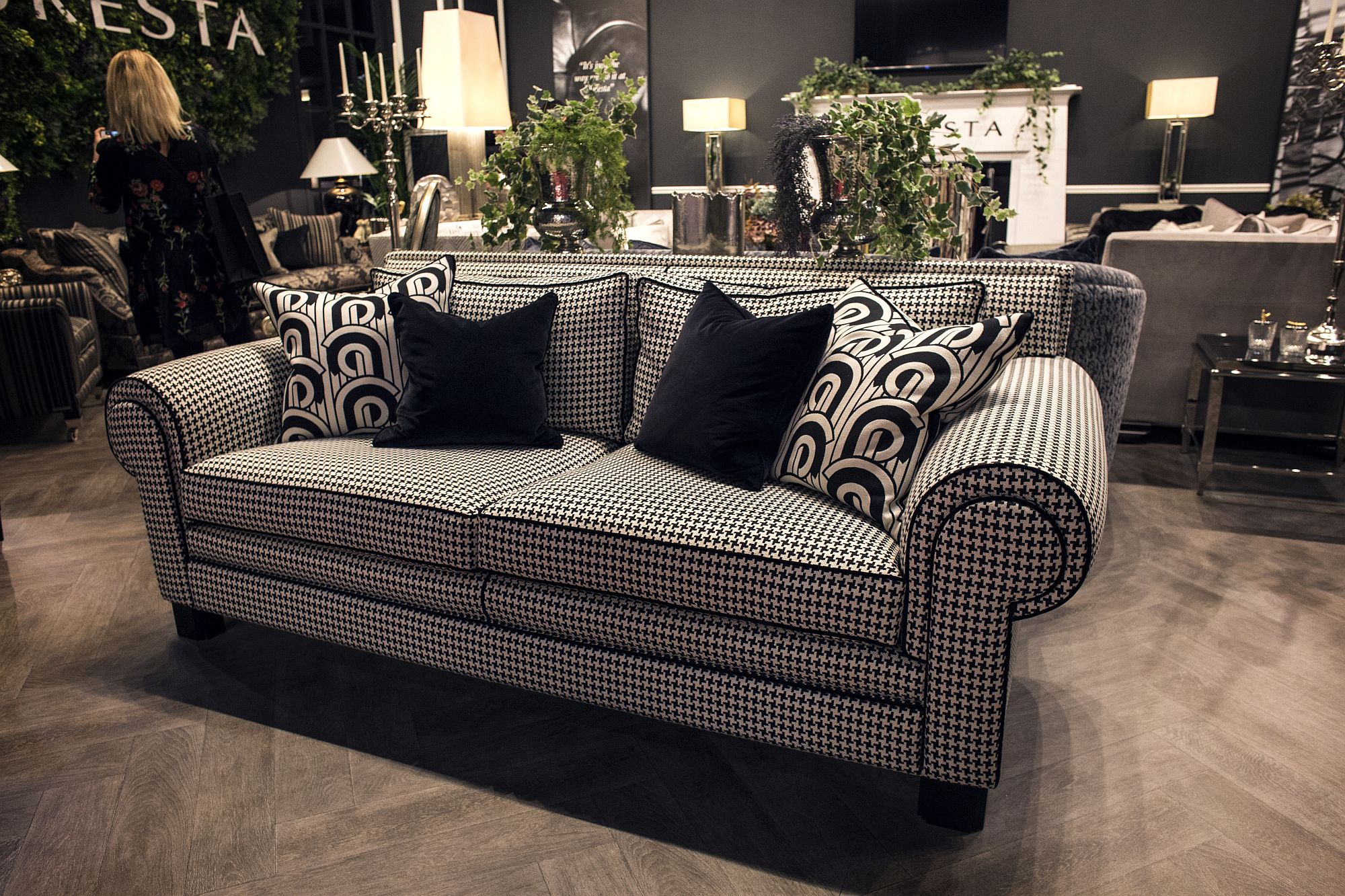 Shopping Smart: Modern Sofas in Black, White and a Blend of the Two!