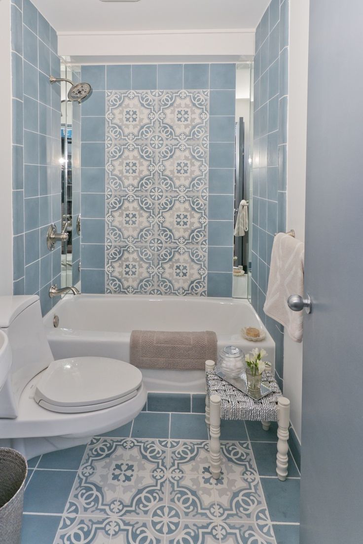 Blue and White Coastal Bathroom
