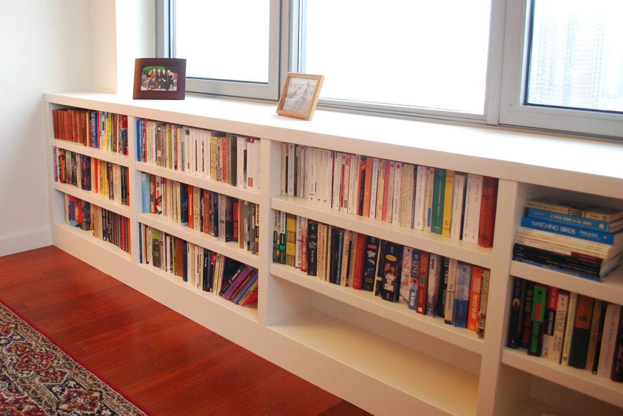 Several Concept of Under Window Bookcase at Your Bedroom – HomesFeed