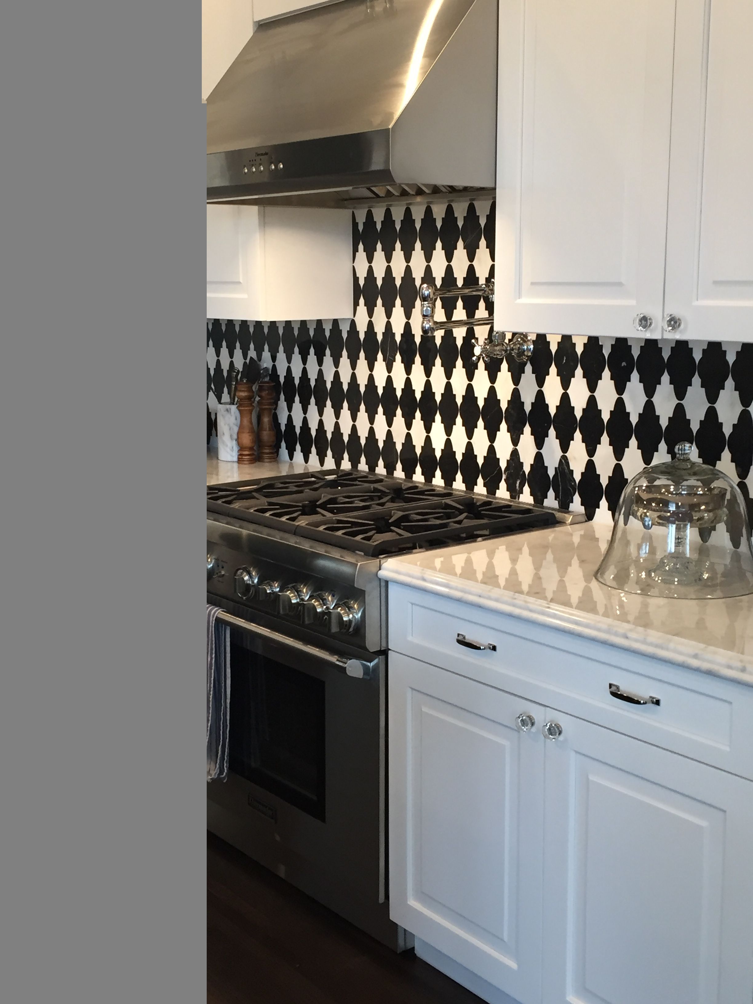 Black and white backsplash kitchen | Black and white backsplash kitchen