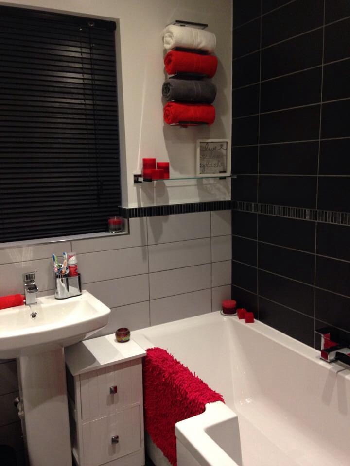 Red and grey colour theme -2 contrasting colours? | Gray bathroom decor