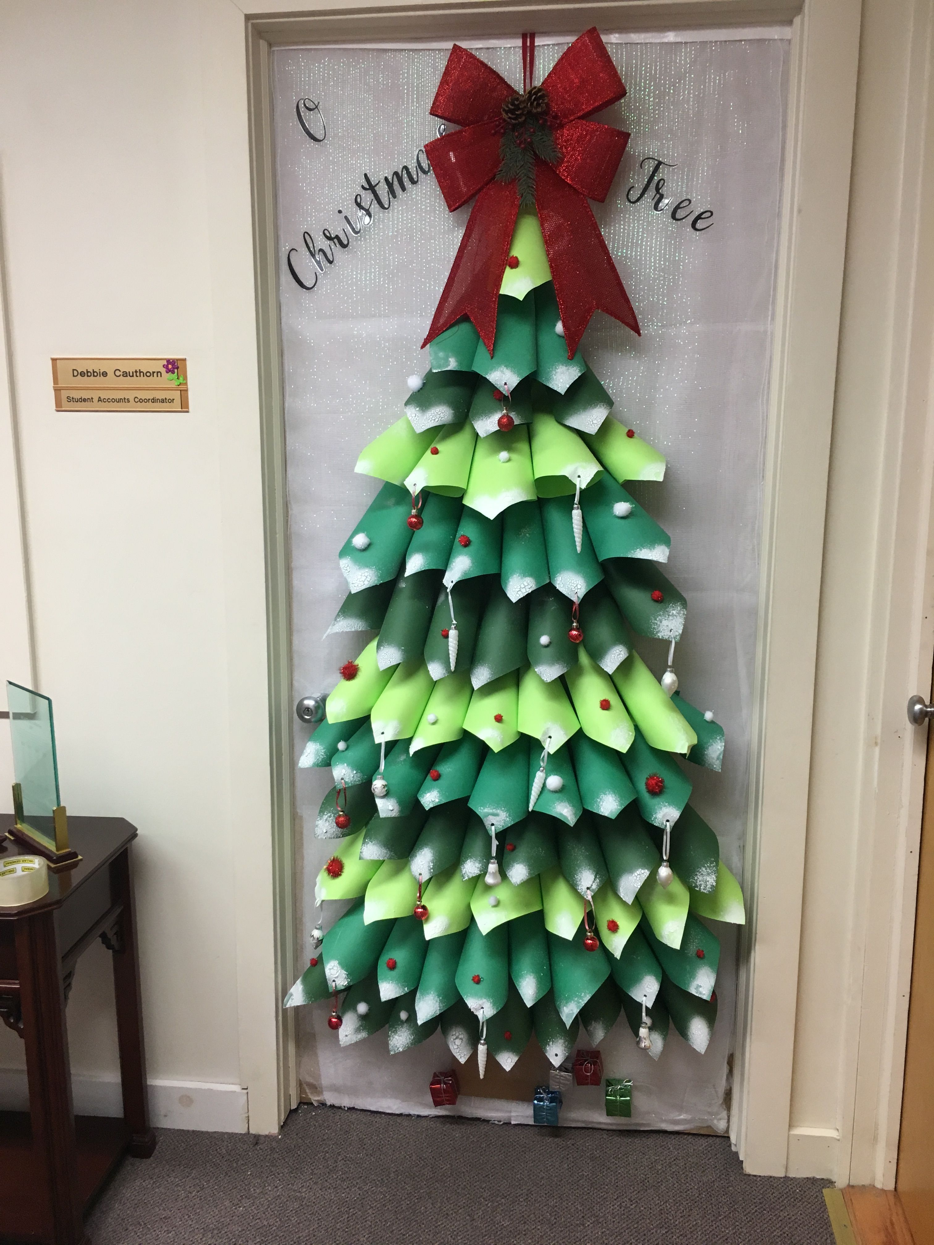 Amazing Easy Christmas Classroom Door Decorations